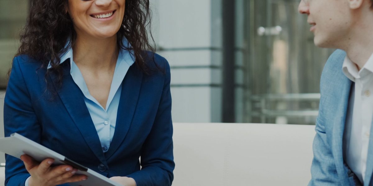 Effective evaluation of a real estate company begins with clear and responsive initial interactions.